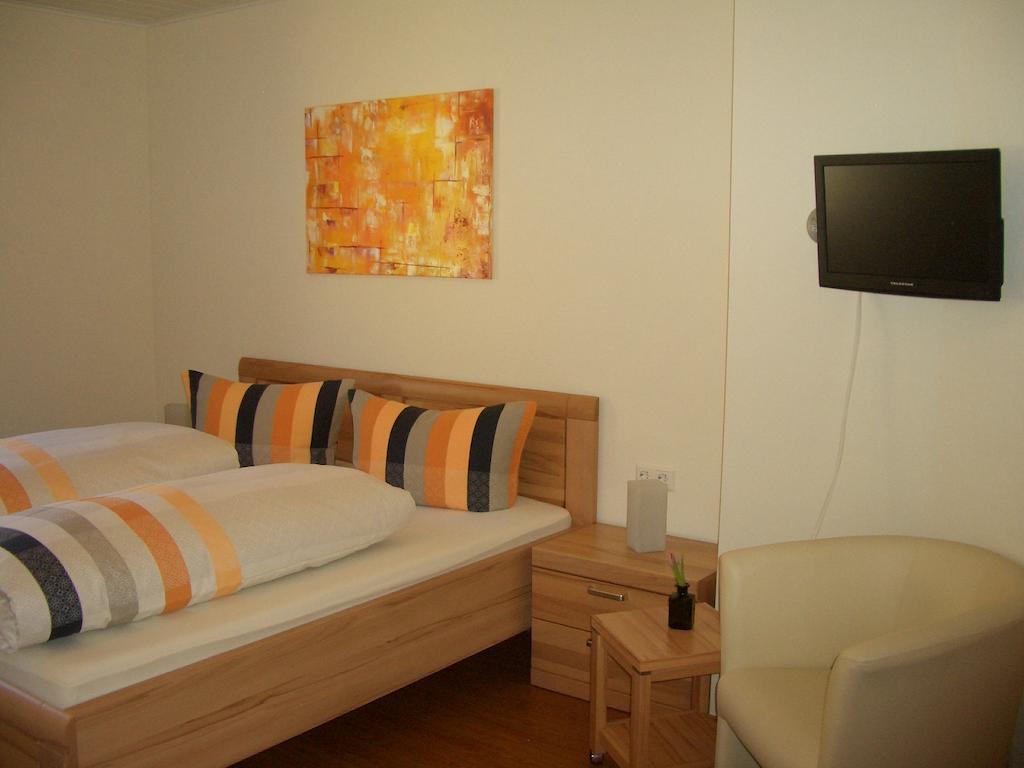 Gaestehaus Weberskirch Ernst Room photo